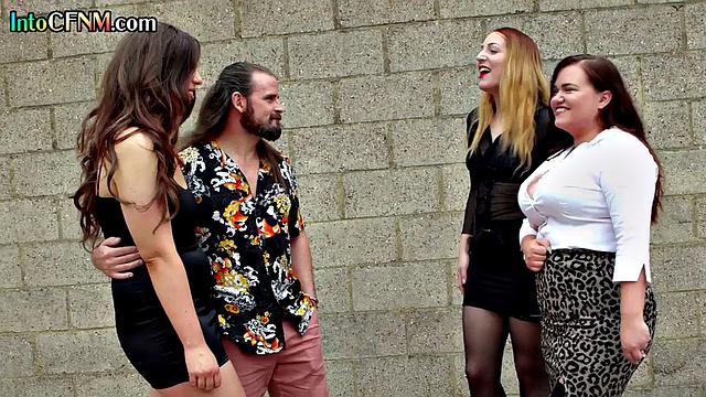 Cockhungry babes giving blowjob