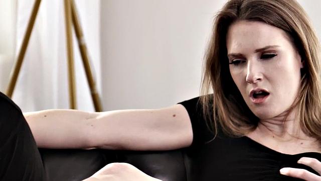 21yo dirtybae enjoys fucking with BWC in pussy