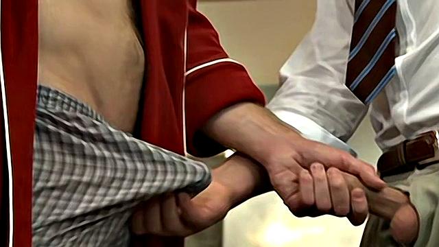 Gaining Support with His Butt - Colby Keller & Gavin Waters