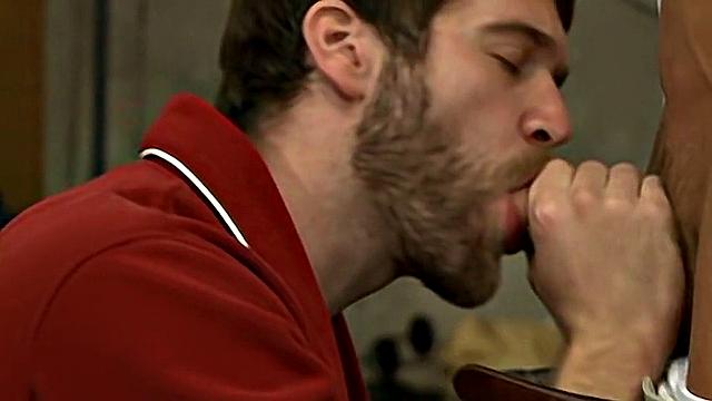 Gaining Support with His Butt - Colby Keller & Gavin Waters