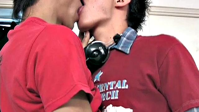 родриго жёстко трахает лекса без резины в латинской страсти