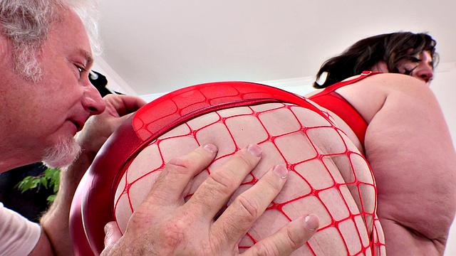 MILF Kylie Has Intense Denma Orgasm