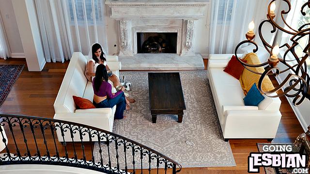 Curious bride tries lesbian tribbing