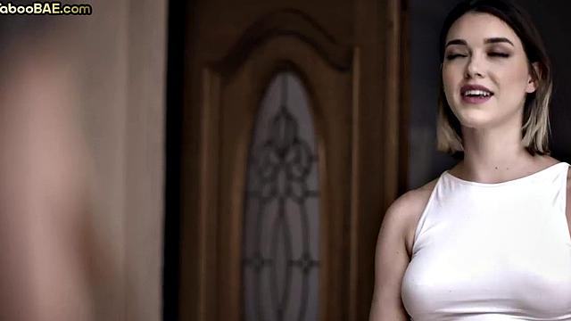 Зрелая лесбиянка сводит с ума молодую любовницу страстным триббингом