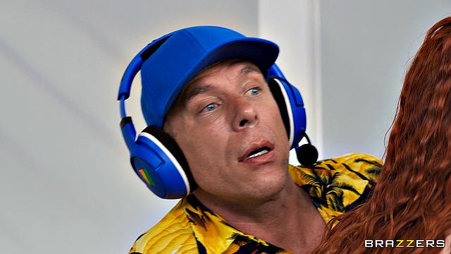 Sluts Unite To Freeuse Gamer