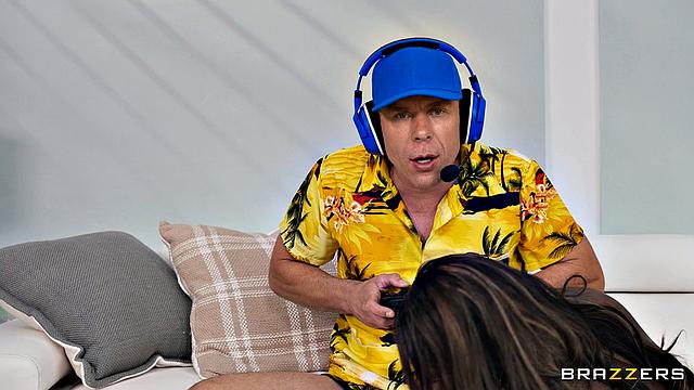 Sluts Unite To Freeuse Gamer