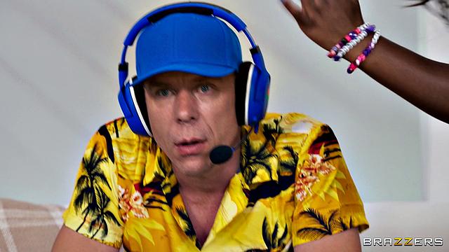 Sluts Unite To Freeuse Gamer