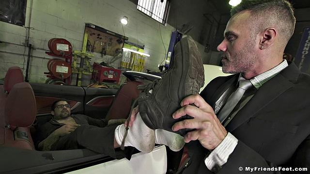 Mechanic Ryan Gets Worshiped - Ryan