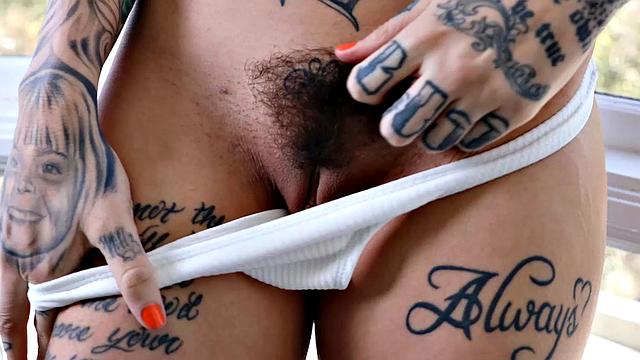 Leigh Raven Enjoys Anal