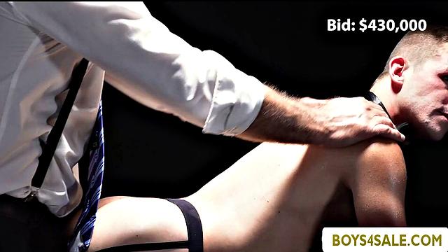 Гей-секс с парнем в закрытом клубе, Felix Kamp и Jack Aries наслаждаются друг другом на глазах у Lane Colten.