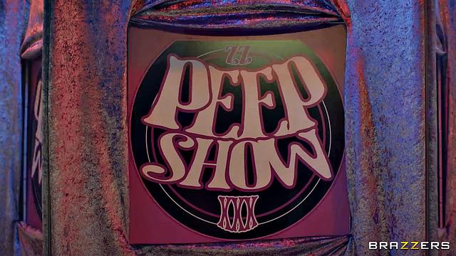 Стриптизёрша с пышной грудью и короткими волосами страстно сосет и принимает член Дэнни D, кончает на лицо и кайфует по полной в клубе пип-шоу.