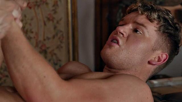 Cockriding gay fucked in anal by naughty stud