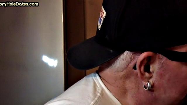 BJ gloryhole DILF sucks in closeup homemade video