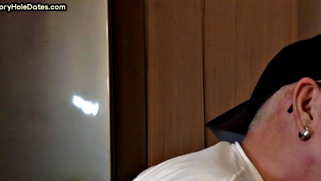 BJ gloryhole DILF sucks in closeup homemade video