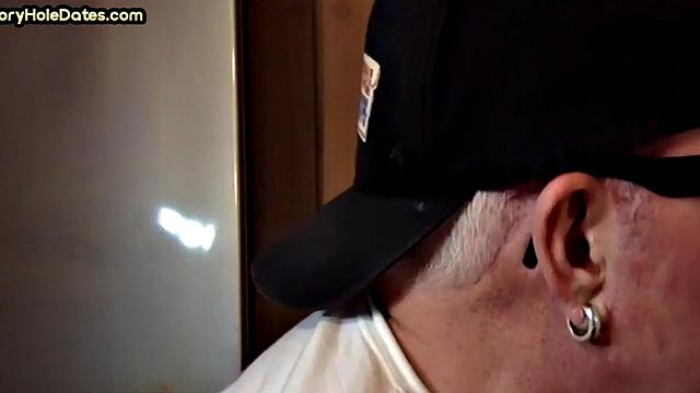 BJ gloryhole DILF sucks in closeup homemade video