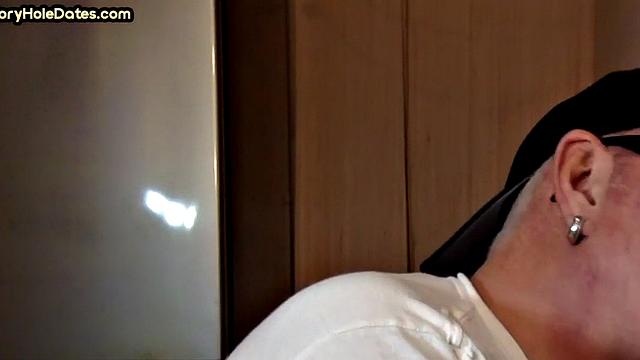 BJ gloryhole DILF sucks in closeup homemade video