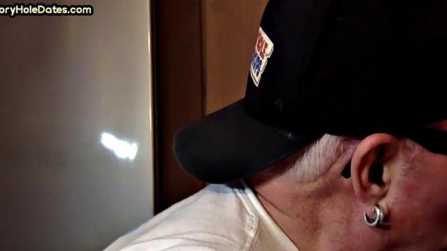 BJ gloryhole DILF sucks in closeup homemade video