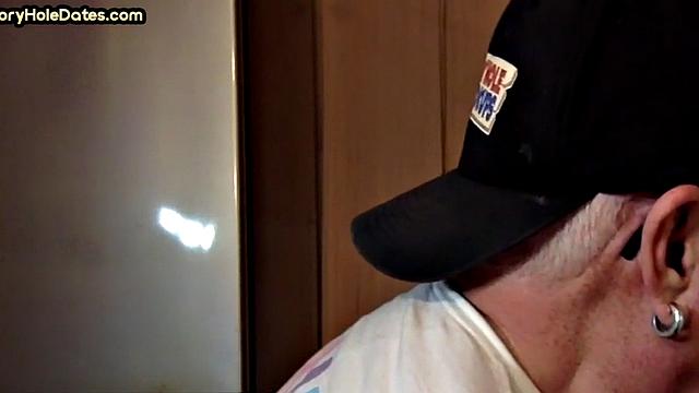 BJ gloryhole DILF sucks in closeup homemade video