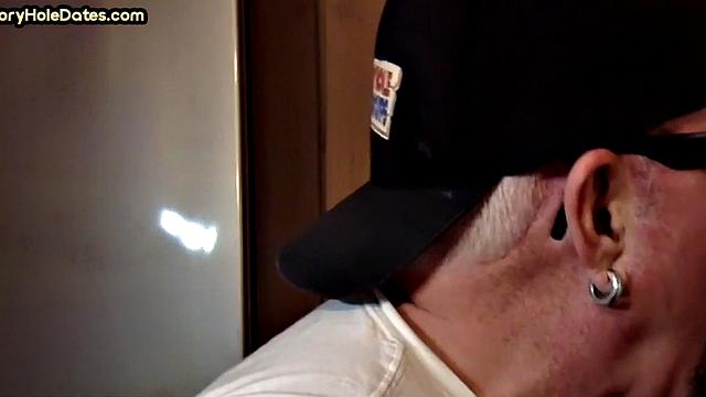 BJ gloryhole DILF sucks in closeup homemade video