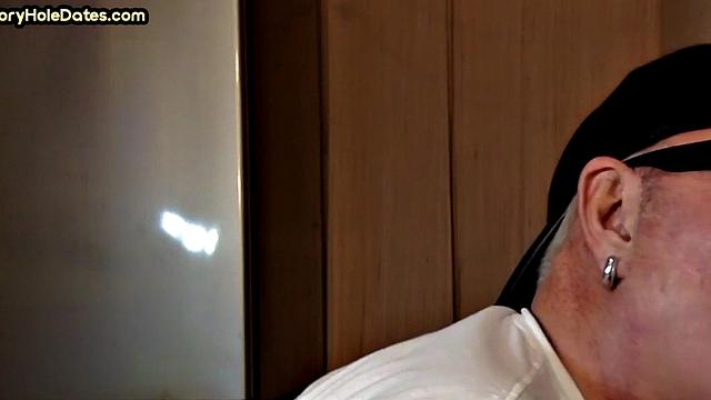 BJ gloryhole DILF sucks in closeup homemade video