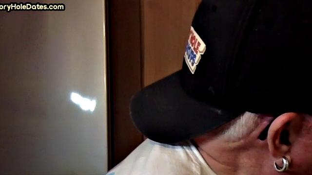 BJ gloryhole DILF sucks in closeup homemade video