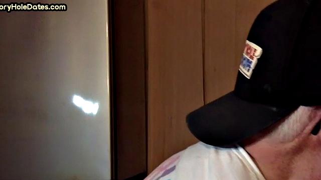 BJ gloryhole DILF sucks in closeup homemade video