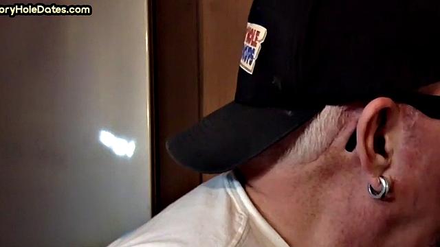 BJ gloryhole DILF sucks in closeup homemade video