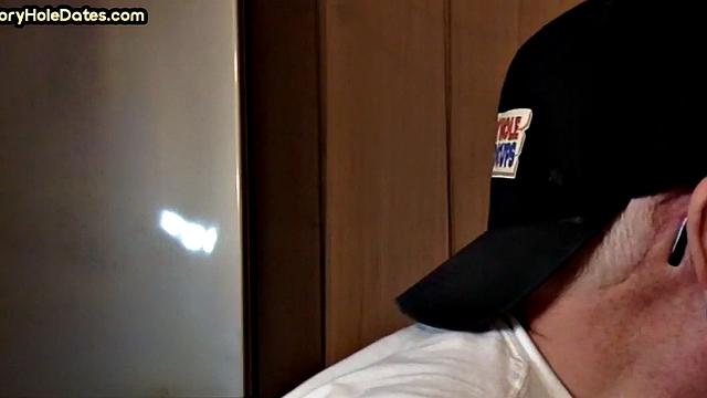 BJ gloryhole DILF sucks in closeup homemade video