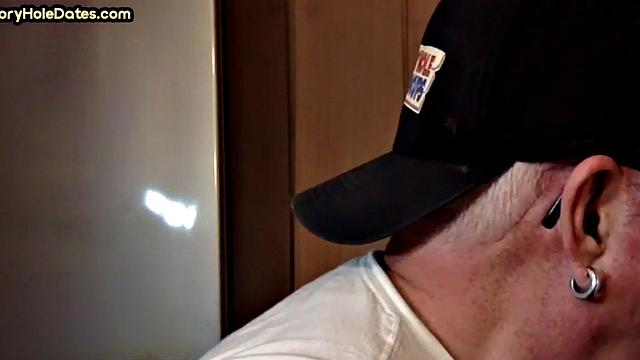 BJ gloryhole DILF sucks in closeup homemade video