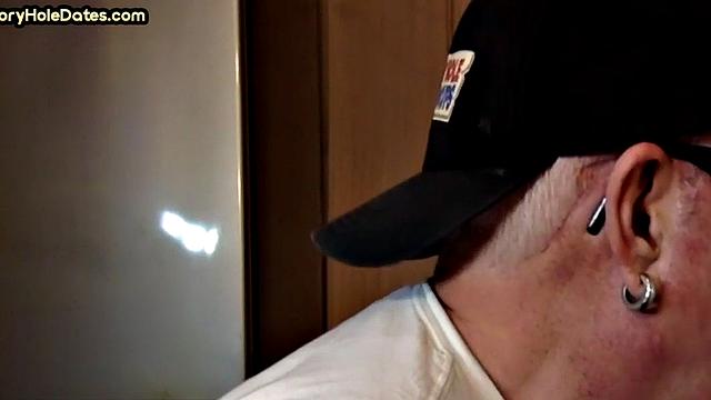 BJ gloryhole DILF sucks in closeup homemade video