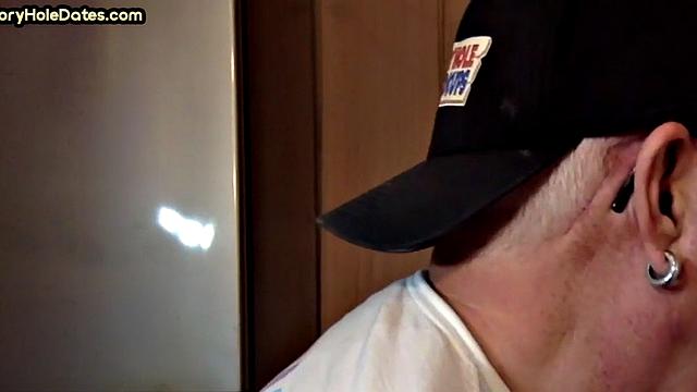 BJ gloryhole DILF sucks in closeup homemade video