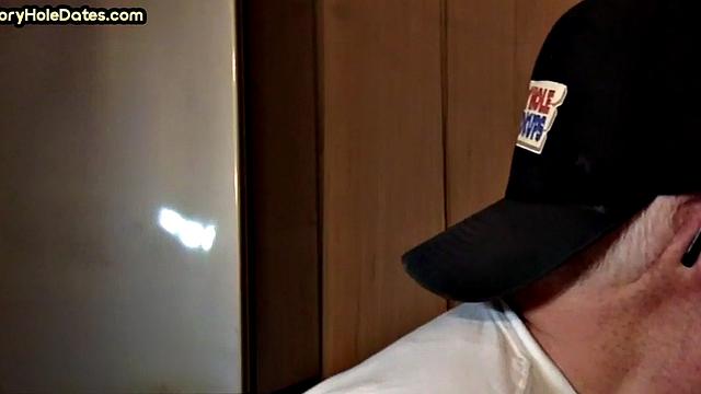 BJ gloryhole DILF sucks in closeup homemade video