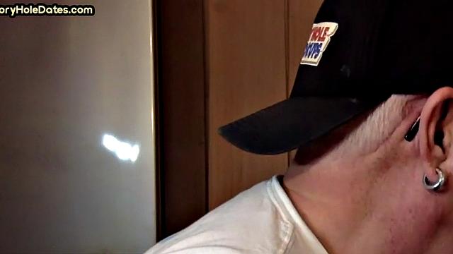 BJ gloryhole DILF sucks in closeup homemade video