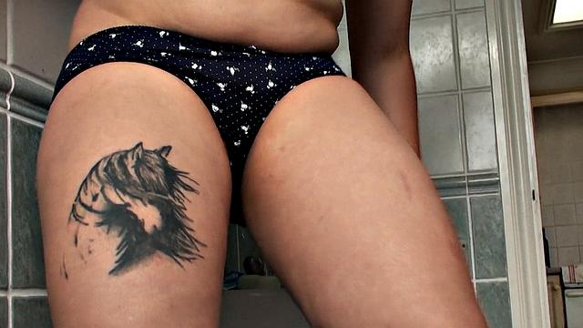 SubSlut Kloe White puts on a great show.