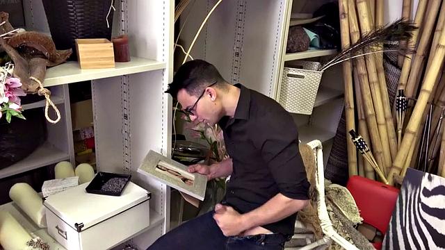 Curvy lingerie milf squirting during sex on cock