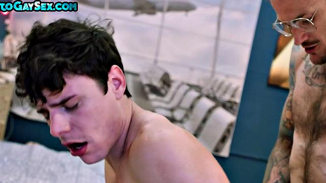 Cumswapping twink barebacked by tattooed stud