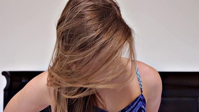 мелисса мэй в первом pov - хохочет и ловит сперму на попу