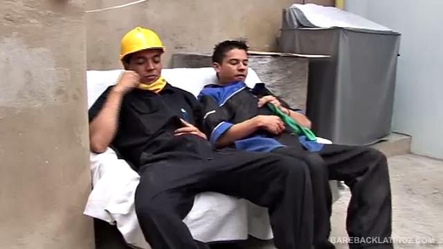 Латиносы-строители не выдерживают и трахаются по жести прямо на перерыве