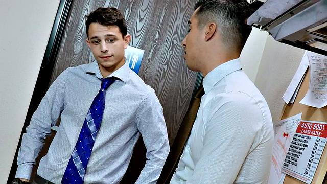 Office stud cums on colleague after being bareback fucked on pause