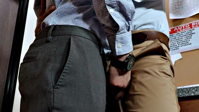 Office stud cums on colleague after being bareback fucked on pause