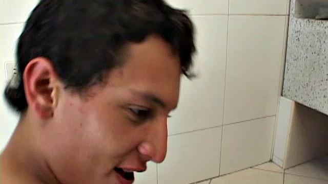 Уолтер и Эдисон жёстко трахаются без резинки, страсть зашкаливает