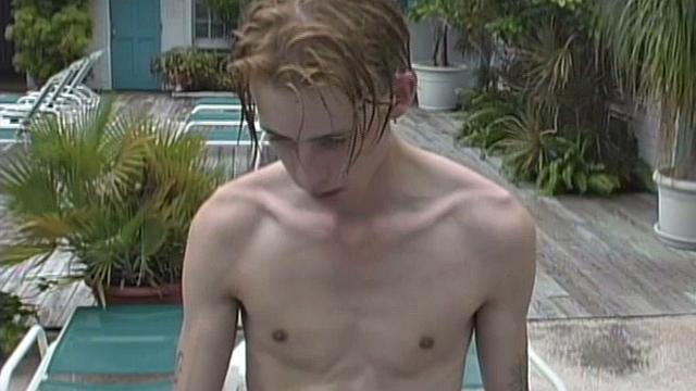 блондинистая троица у бассейна - у кого язык длиннее, тот и главный