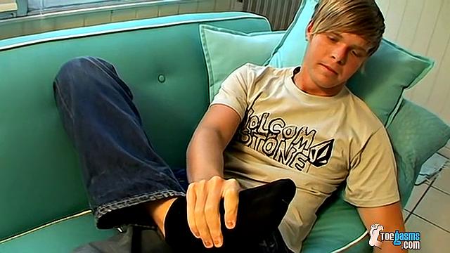 Adorable Colby Ejaculates on Himself - Colby Bonds