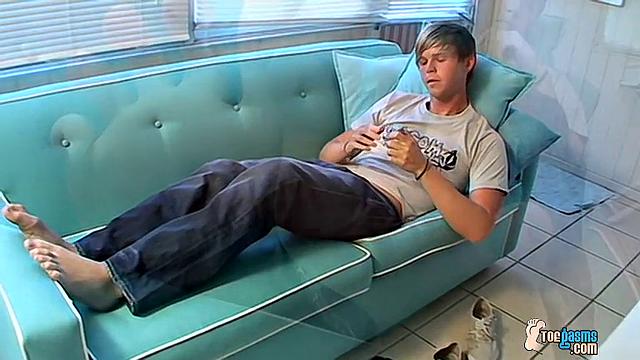 Adorable Colby Ejaculates on Himself - Colby Bonds
