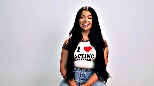 Tattooed solo amateur babe fingers pussy in casting