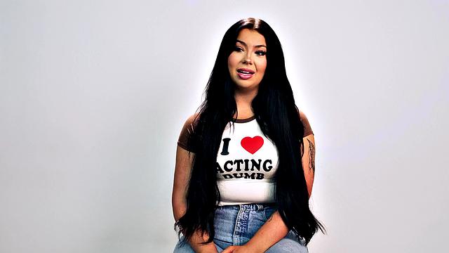 Tattooed solo amateur babe fingers pussy in casting