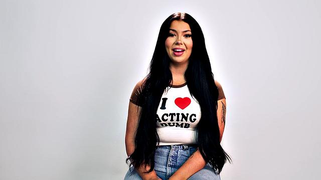 Tattooed solo amateur babe fingers pussy in casting