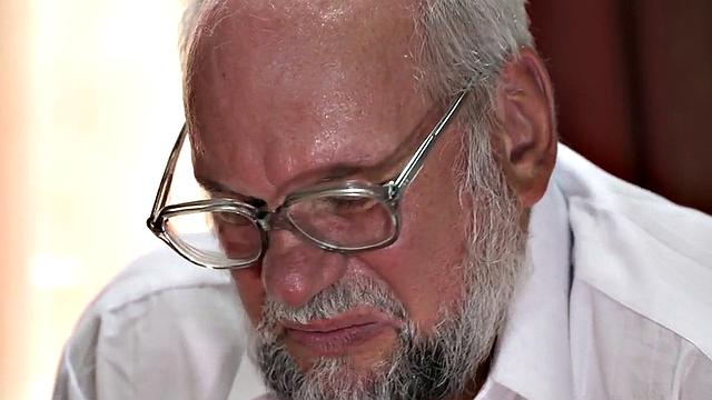 Old dude enjoys fucking 21yo bae in wet pussy