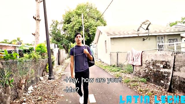 рокерский красавец сосёт и глотает за наличку на камеру