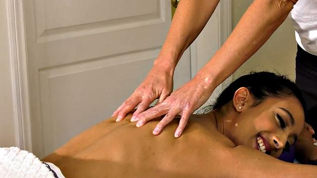 Dyke babes love eating moist pussies while fingering